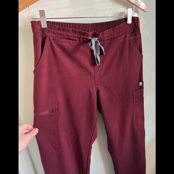 Figs Yola Skinny Scrub Pants In Burgundy Size S - Picture 2 of 6